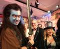 Bild: Daniel Löb/dpa
Markus Söder (l, CSU), Ministerpräsident von Bayern, nimmt als "Braveheart" an der BR-Livesendung "Fastnacht in Franken" in den Mainfrankensälen teil.