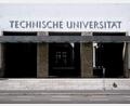 Bild: Sven Hoppe/dpa
Die Technische Universität München will mit der Universität der Bundeswehr und Partnern aus der Rüstungsindustrie ihre Aktivitäten bei der Forschung in den Bereichen Sicherheit und Verteidigung intensivieren. (Archivbild)
