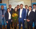 Bild: bk
Bürgermeister Ludwig Biller, Nicole Presche (FU), Landrat Andreas Meier, CSU-Vorsitzender Thomas Schönberger (Kaltenbrunn-Dürnast), Kreisvorsitzender Stephan Oetzinger, Severin Hirmer (CSU-Chef Weiherhammer) und Luis Heibl (JU) gratulieren dem Bürgermeisterkandidaten Julian Kraus (Mitte neben seiner Frau Lena).