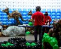 Bild: Sven Hoppe/dpa
Aus Luftballons mach Dino: Rund 100 Künstler haben für die Ausstellung „Luftballonwelten“ Tiere, Pflanzen und Sehenswürdigkeiten nachgebaut.