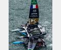 Bild: Simon Bruty For SailGP/AAP/dpa
Nach der Kollision zwischen den Booten aus Frankreich (oben) und Neuseeland.