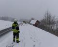 Bild: Roland Wellenhoefer
Ein Sattelzug ist auf der Bundesstraße B 299 zwischen Erbendorf und Pressath in eine Böschung gerutscht.