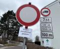 Bild: san
Die Zufahrt von der Blumenau in Sulzbach-Rosenberg ist aktuell noch gesperrt. Der Weg soll aber bald wieder für den Verkehr freigegeben werden.