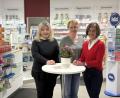 Bild: Paul Zrenner
Brigitte Mehler-Pfletscher, Dagmar Goblirsch und Gabriele Badum (von links) in der Stadt-Apotheke.