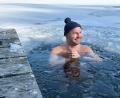 Bild: Gabi Schönberger
Täglich steigt Michael Schade aus Erbendorf in ein Gewässer, bei jedem Wetter. Besonders gefällt ihm das Eisbaden.