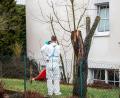 Archivbild: Daniel Vogl/dpa
Nach dem Fund der Leichen sicherten Spezialisten Spuren rund um das Mehrfamilienhaus in Strullendorf.