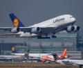 Bild: Lennart Stock/dpa
Ein Airbus A380 der Lufthansa ist ohne Passagiere von Abu Dhabi in Richtung München gestartet. (Archivbild)