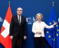 Bild: Peter Klaunzer/KEYSTONE/dpa
Unterzeichneten die Abkommen in Brüssel: EU-Kommissionspräsidentin Ursula von der Leyen und Guy Parmelin, Bundespräsident der Schweiz.