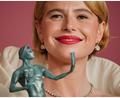 Bild: Jordan Strauss/Invision/AP/dpa
Die Irin Jessie Buckley holte sich einen Actor Award für ihre Darstellung in „Hamnet“.