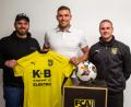 Bild: FC Amberg | Matthias Reuß
Marco Seifert (Mitte) stürmt künftig für den FC Amberg.