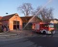 Bild: fvo
Mit einer Wasserfontäne wird das neue Einsatzfahrzeug der Lennesriether Wehr am Feuerwehrhaus in Albersrieth begrüßt.