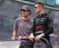 Bild: Asanka Brendon Ratnayake/AP/dpa
Nico Hülkenberg (rechts) und Audi-Teamkollege Gabriel Bortoleto vor dem Start.