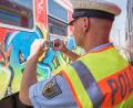 Symbolbild: Bundespolizei
Fußballfans besprühen abgestellten Zug am Bahnhof Schwandorf mit Graffiti.