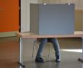 Bild: jr
In der Wahlkabine konnten sich die Wählerinnen und Wähler zwischen den Kreistagskandidaten entscheiden.