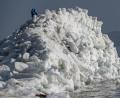 Bild: Stefan Sauer/dpa
Naturschauspiel: Auf der Insel Rügen türmen sich immer noch Eisschollen zu meterhohen Bergen auf.