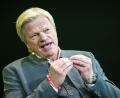 Bild: Peter Kneffel/dpa
Oliver Kahn, Ex-Aufsichtsratsvorsitzender des FC Bayern München, lobt das Auftreten des FC Bayern. (Archivbild)
