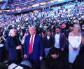 Bild: Frank Franklin II/AP/dpa
US-Präsident Donald Trump - hier mit UFC-Boss Dana White - gilt als Mixed-Martial-Arts-Fan. Athleten des Kampfsports sollen nun FBI-Mitarbeiter trainieren. (Archivbild)
