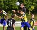 Archivbild: mhs
Tom Bayerl (hinten beim Kopfball) und seine Teamkollegen vom 1. FC Schwarzenfeld empfangen am Samstag den SV Schwarzhofen zum Landkreisderby.