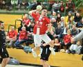 Bild: Hubert Ziegler
Nino Heckerott (Mitte) könnte am Samstag mit dem HC Sulzbach-Rosenberg in Amberg die BOL-Meisterschaft feiern.