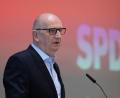 Bild: Soeren Stache/dpa
Brandenburgs Ministerpräsident Dietmar Woidke warb auf dem SPD-Parteitag um Zustimmung für den Koalitionsvertrag mit der CDU .