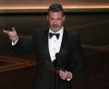 Bild: Chris Pizzello/Invision/AP/dpa
Jimmy Kimmel präsentiert die Oscars für die besten Dokumentarfilme.