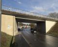 Bild: ge
Unten Dieselstraße, oben Autobahnzubringer: Genau diese Brücke wird dem Stadtverkehr in Sulzbach-Rosenberg wegen ihrer Erneuerung bis November fehlen.
