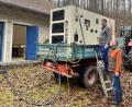 Bild: Zweckverband Bachetsfeld
Probebetrieb mit dem Notstromaggregat am Beselberg. Wasserwart Michael Hauenstein (l.) und Verbandsrat Gerhard Pirner (r.) beaufsichtigen die Aktion.
