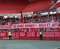 Bild: Daniel Löb/dpa
Fans von Fortuna Düsseldorf erinnern beim Spiel in Nürnberg an den gestorbenen früheren Torwart Georg Koch. (Archivbild)