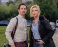 Bild: Stefanie Leo/RTL/dpa
Birgit Reincke (Veronica Ferres) und Jonas Becker (Tim Oliver Schultz) ermitteln in „Tiefe Schluchten“, dem dritten Fall der RTL-Reihe „Alpentod – Ein Bergland-Krimi“.