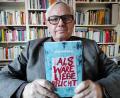 Bild: Bender/exb
Autor Jürgen Huber aus Schönsee und sein neues Buch: Liebe als moralische Haltung gegenüber einer Welt, die von Gewalt und Entfremdung geprägt ist.
