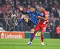 Bild: Tom Weller/dpa
Jonathan Tah (rechts) bot am Mittwochabend im Rückspiel gegen Atalanta Bergamo eine starke Partie. Dennoch wirkt die Bayern-Abwehr nicht immer sattelfest.