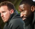 Bild: Christian Charisius/dpa
Julian Nagelsmann (l.) schätzt das Engagement von Antonio Rüdiger für die Nationalmannschaft. (Archivbild)