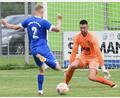 Bild: Gerhard Büttner
Das direkte Duell: Die SpVgg SV Weiden II um Johannes Rodler (blau) muss am Samstag zum direkten Duell beim FC Amberg mit Torhüter Marko Smodlaka ran.