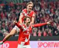 Bild: Torsten Silz/dpa
Stefan Posch (unten) sorgte für das umjubelte 1:0 für Mainz.