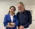 Bild: Dr. Heino Arnold
Dr. (univ) Hadimeh Saberi leitet die Orthopädie-Praxis in Waldsassen. Initiiert hat die Neueröffnung Dr. Heino Arnold. Er ist langjähriger Leiter des Orthopädie-Zentrums in Rehau.