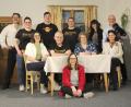 Bild: Josef Böhm
Die Laienspielgruppe Niedermurach mit Matthias Matzke, Franziska Meier, Christian Raiml, Thomas Müller, Christine Süß, Alfons Wittman (stehend, von links), Amelie Lösch, Bernhard Bierler, Martina Fronhofer, Angela Mehler-Wittmann (am Tisch, von links) und „Theaterflüsterin“ (Souffleuse) Sandra Urban (vorne) verspricht den Besuchern einen heiteren Abend voller Lebensfreude.