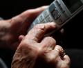 Symbolbild: Karl-Josef Hildenbrand/dpa
Besonders ältere Menschen werden oft von Telefon-Betrügern ins Visier genommen. Momentan rufen im Raum Sulzbach-Rosenberg vermehrt falsche "Polizisten" an, um Geld zu ergaunern.
