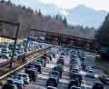 Bild: Matthias Balk/dpa
Auf der Autobahn 8 Richtung Alpen dürfte es rund um Ostern wieder viele Staus geben. (Archivbild)