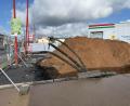 Bild: Gabi Schönberger
In der Neustädter Straße in Weiden wird ordentlich gegraben. Die Bergler-Tankstelle wird komplett abgerissen, um 100 Meter weiter Richtung Altenstadt eine neue zu bauen.