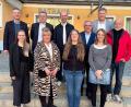 Bild: jp
Die "Jury" für die Förderprojekte der ILE Oberpfälzer Jura. Von links, hintere Reihe: Bürgermeister Albert Geitner, Josef Gilch, Bürgermeister Hans Ram, Karl Bauer, Bürgermeister Stefan Braun, Werner Meiler. Vordere Reihe, von links: Svenja Schäfer, Monika Fruth, Sabrina Schindler, Franziska Sippl.