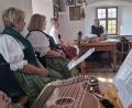 Bild: jua
Beim Zithertag des Freilandmuseums Oberpfalz wurde in den Stuben der Höfe musiziert.