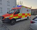 Bild: Hösamer
Der Rettungsdienst steht am Mittwoch im Hof des Amtsgerichts Schwandorf. Die 23-jährige Angeklagte im Prozess um Tierquälerei an Pferden ist wegen gesundheitlichen Problemen ins Krankenhaus gebracht worden.