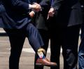 Bild: Evan Vucci/AP/dpa
Russische Abgeordnete haben bei ihrem ersten US-Besuch seit mehr als zehn Jahren als Geschenk Socken mit dem Bildnis von Präsident Donald Trump geschenkt bekommen. (Symbolbild)