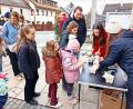 Bild: fpoz
Die Kinder mussten zuerst im Stadtpark auf die Suche gehen, bevor sie die Ostereier am Stand gegen ein Geschenk ein­tauschen durften. Der Andrang war groß.