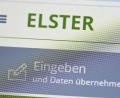 Bild: Bernd Weißbrod/dpa
Per App die Steuererklärung machen? Klingt verführerisch - ab Juli sollen die ersten Nutzer für die neue Funktion der Elster-App freigeschaltet werden. (Symbolbild)