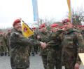 Bild: pi
Stabsfeldwebel Jens Oppermann (rechts) übernimmt von Oberstabsfeldwebel Roland Hecht (links) die Spießkordel.