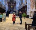 Bild: Paul Zrenner
"Passion inszeniert" wird am Karfreitag in der Basilika die Liturgie am Nachmittag bereichern. Bei den Proben der Darbietung (von links) Sprecherinnen Maria Katsikis und Monika Mittereder und hinten auf den Stufen Sprecher Markus Scharnagl, vorne Kathrin Straubinger und Lukas Forster sowie rechts Petra Sommer-Stark.
