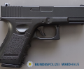 Symbolbild: Bundespolizei
Die Bundespolizei hat bei einer Kontrolle in Waldsassen zwei täuschend echt aussehende Softair-Pistolen sichergestellt.