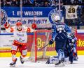 Bild: Werner Moller
Jubel bei Jonas Fischer (links) über den Kaufbeurer Anschlusstreffer. In der neuen Folge "Powerplay" geht es um den vergebenen Matchpuck der Blue Devils Weiden.