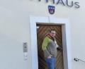 Bild: Marco Pscherer
Im Kulmainer Rathaus geht Marco Pscherer bereits regelmäßig ein und aus, um sich in Gesprächen mit den Mitarbeitern auf seine künftigen Aufgaben als Bürgermeister vorzubereiten.